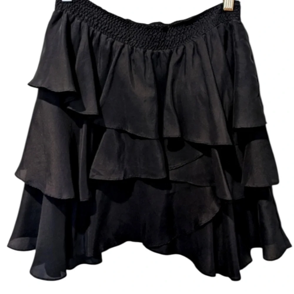 BB Dakota Black Tiered Ruffled Mini Skirt  100% Silk Size L